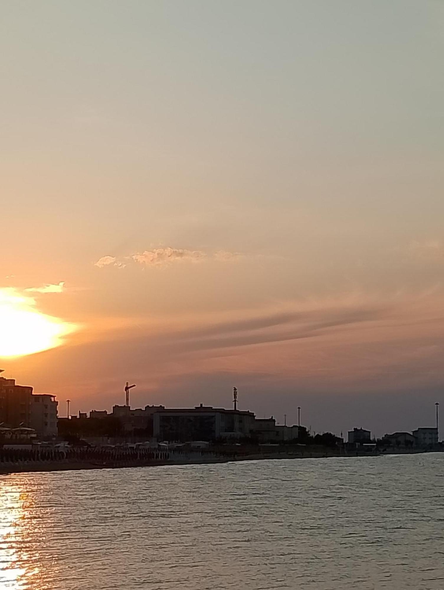 Appartamento Mameli Pesaro Kültér fotó